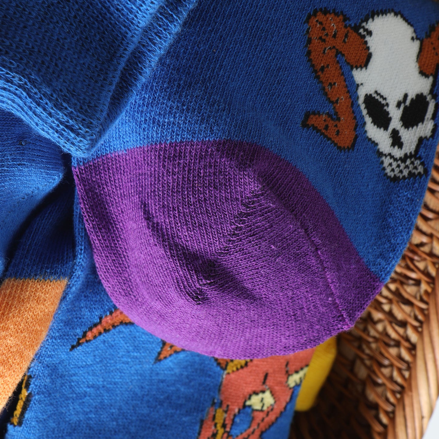 2 Pairs of Dungeons and Dragons DND Crew Socks Blue and Orange US Size 8 - 12 (EU 41-45)